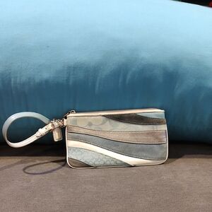 Elegant Blue and Gray Women's Wristlet